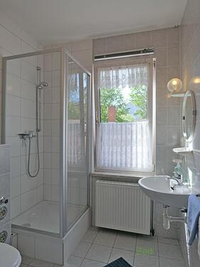 Bad mit Dusche - 2 Zimmer Etagenwohnung zur Miete in Jena