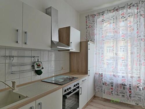 Blick in die Küche - Etagenwohnung mit 80,00 m² in Dresden zur Miete