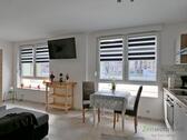 Wohnzimmerblick zur Fensterfront - (EF0987_M) Erfurt: Ilversgehofen, neu ausgebaute und neu möblierte Wohnung mit ruhigem Schlafzimmer und Freisitz