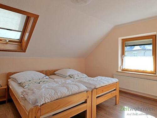 Blick ins Schlafzimmer - Etagenwohnung mit 50,00 m² in Dresden zur Miete