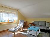 Blick ins Wohnzimmer - 2 Zimmer Etagenwohnung zur Miete in Dresden