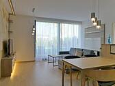 Wohnzimmer mit Esstisch - Etagenwohnung mit 80,96 m² in Dresden zur Miete