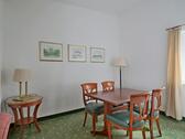 Esstisch mit Stühlen - 2 Zimmer Etagenwohnung in Dresden