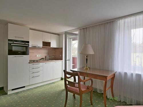 Küche vor dem Balkonausgang - (EF1045_M) Dresden: Lockwitz, Erstbezug in neu möbliertes 2-Zi-Apartment mit Balkon, gepflegtes Haus mit Garten