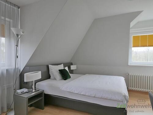 breites Bett - (EF0423_M) Kassel-Stadt: Bad Wilhelmshöhe, möbliertes Apartment mit großer Fensterfront, WLAN inklusive