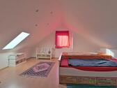 Doppelbett im Dachgeschoss - 
