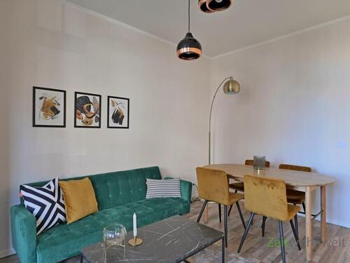 Sofa und Esstisch - 2 Zimmer Etagenwohnung zur Miete in Chemnitz
