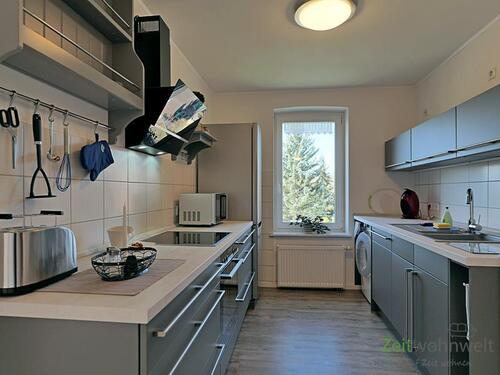 moderne Küche mit allen Geräten - 