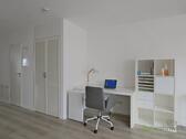 Schreibtisch und Wandschrank - 2 Zimmer Etagenwohnung in Jena