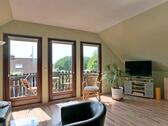 Blick ins Wohnzimmer - (EF0933_M) Zwickau: Glauchau, hübsche möblierte 2-Zimmer Wohnung mit sonnigem Balkon, WLAN inklusive