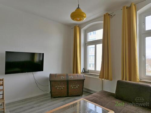 TV an der Wand - 3 Zimmer Etagenwohnung in Dresden