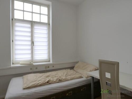 kleines Schlafzimmer (veraltetes Foto) - 1 Zimmer Etagenwohnung in Erfurt