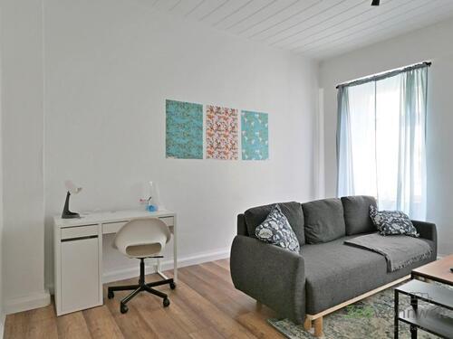 kleiner Schreibtisch - Etagenwohnung mit 60,00 m² in Erfurt zur Miete