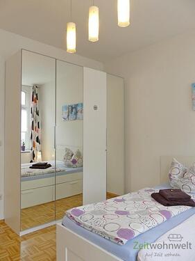 Spiegel-Kleiderschrank im Schlafzimmer - 