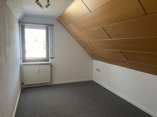 Schlafen - 2 Zimmer Dachgeschoßwohnung zum Kaufen in Stuttgart / Untertürkheim