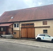 Freistehendes Einfamilienhaus mit ausbaubarer Scheune und großem Grundstück in Burgstetten