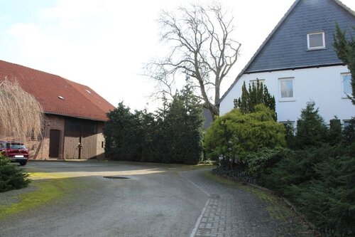 Aussenansicht_01 - Grasdorf....Perfektes Grundstück mit Mehrfamilienhaus und Backsteinscheune ... !!!