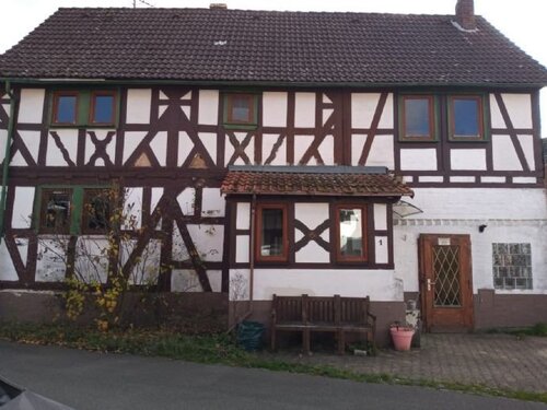 Vorderansicht von der Straße - Oberweidbach: Einfamilienhaus im Fachwerkstil an Familie zu vermieten
