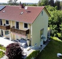 Einzigartiges Wohnerlebnis: Doppelhaushälfte mit eigenem Wald - Lauben