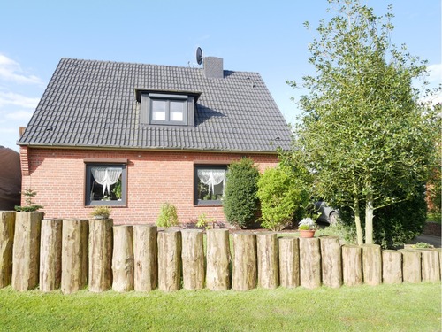 Straßenansicht - Aufwändig saniertes und renoviertes Einfamilienhaus in Sackgassenlage von 25541Brunsbüttel.