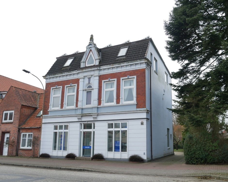 Historisches und gepflegtes Wohn- und Geschäftshaus in Marne, 25709, über drei Etagen zum Verkauf an