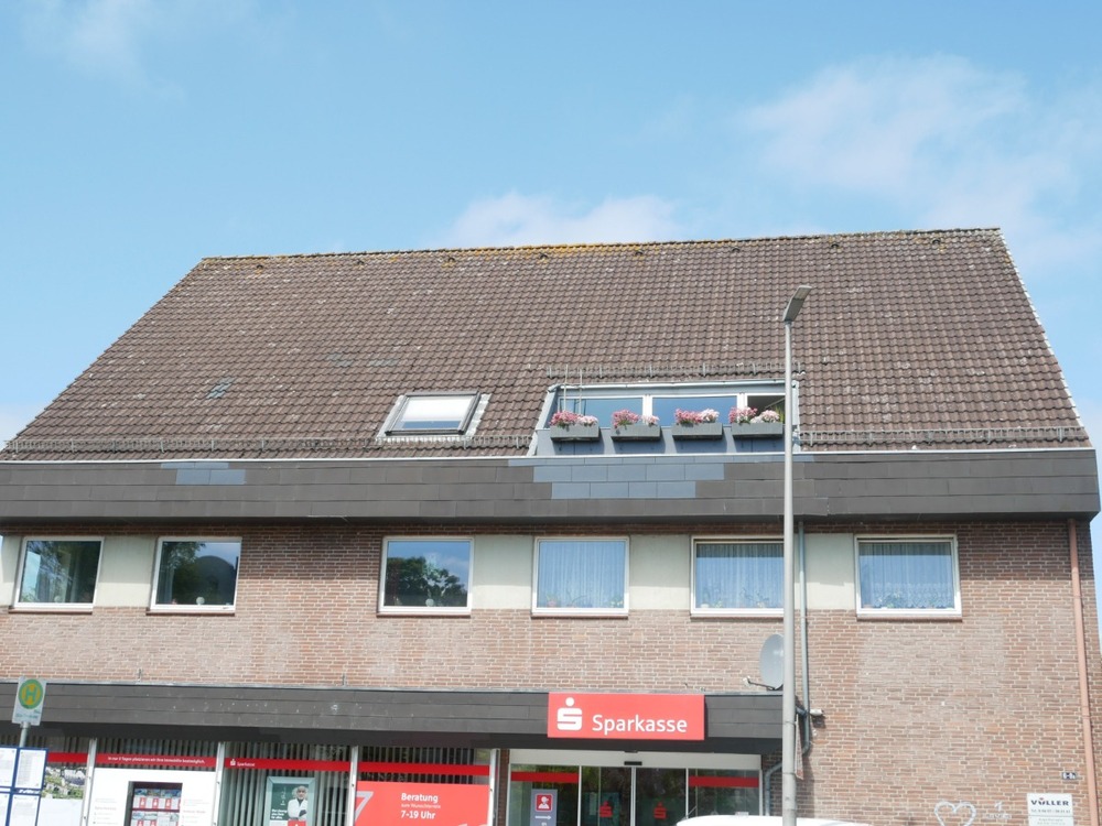 Geräumige, helle 3-Zimmer Dachgeschoßwohnung mit Balkon in 24837 Schleswig zu verkaufen.