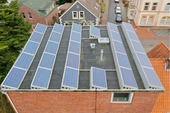 Ansicht Dach Photovoltaikanlage - Ein historisches und gut gepflegtes Wohn- und Geschäftshaus in 25709 Marne steht zum Verkauf.