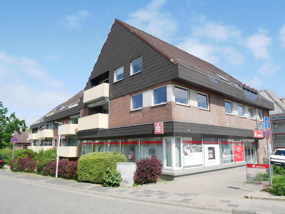 Geräumige, helle 3-Zimmer Dachgeschoßwohnung mit Balkon in 24837 Schleswig zu verkaufen.