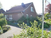 Front-/Seitenansicht aufs Haus - 5 Zimmer Einfamilienhaus zum Kaufen in Nortorf