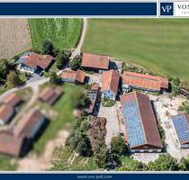 Weitläufiges Grundstück, Wohnhaus mit vielseitigen Hallen, Scheunen und PV-Power - Arnschwang