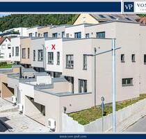 Modernes Reihenmittelhaus mit Terrasse und Balkon – stilvoll leben auf drei Ebenen - Cham