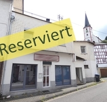 Teilweise vermietetes Wohn- und Geschäftshaus in zentraler Lage von Briedel, nahe Zell
