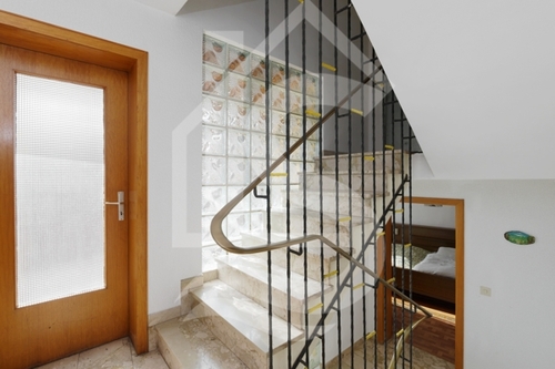 Treppenhaus - Reihenhaus mit 205,00 m² in Ediger-Eller zum Kaufen