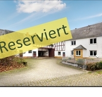 Hunsrücker Bauernhaus mit Hof und Nebengebäuden in ruhiger Lage von Mittelstrimmig