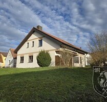 Großes, helles Einfamilienhaus in Unterschneidheim – auch für Pendler