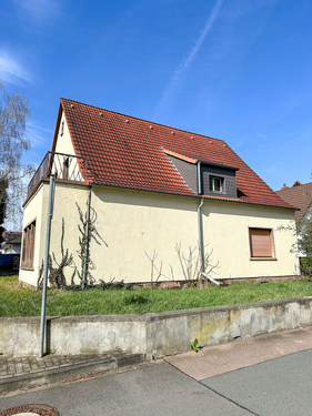 Seitenansicht - 6 Zimmer Einfamilienhaus in Merseburg