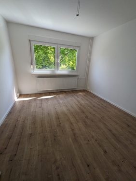 Schlafzimmer (Referenzfoto) - 4 Zimmer Erdgeschoßwohnung zur Miete in Halle (Saale)