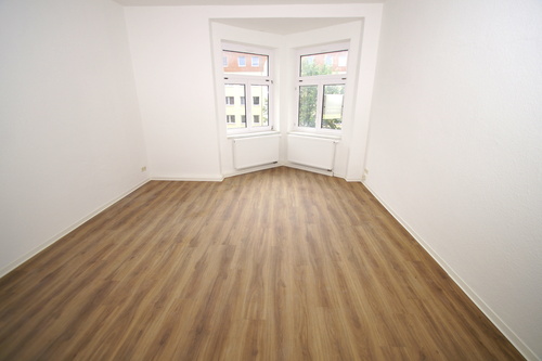 Wohnzimmer - 3 Zimmer Etagenwohnung zur Miete in Chemnitz