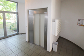 Treppenhaus_Aufzug - 5 Zimmer Etagenwohnung in Leipzig