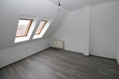 Schlafzimmer - 2 Zimmer Dachgeschoßwohnung zur Miete in Zwickau