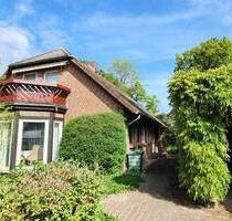Großzügig * Gepflegt * 1-2 Familienhaus in ruhiger, bevorzugter Lage * 2 Küchen, 2 Bäder, Carport, Terrasse, Balkon, 2 Gartenteiche - Gorleben