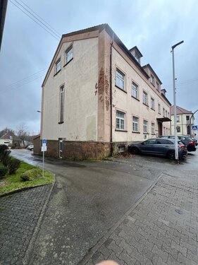 Bild 3 - 33 Zimmer Mehrfamilienhaus, Wohnhaus in Bexbach / Frankenholz