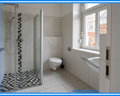 Bad mit Dusche - Erdgeschoßwohnung mit 24,00 m² in Aken zur Miete