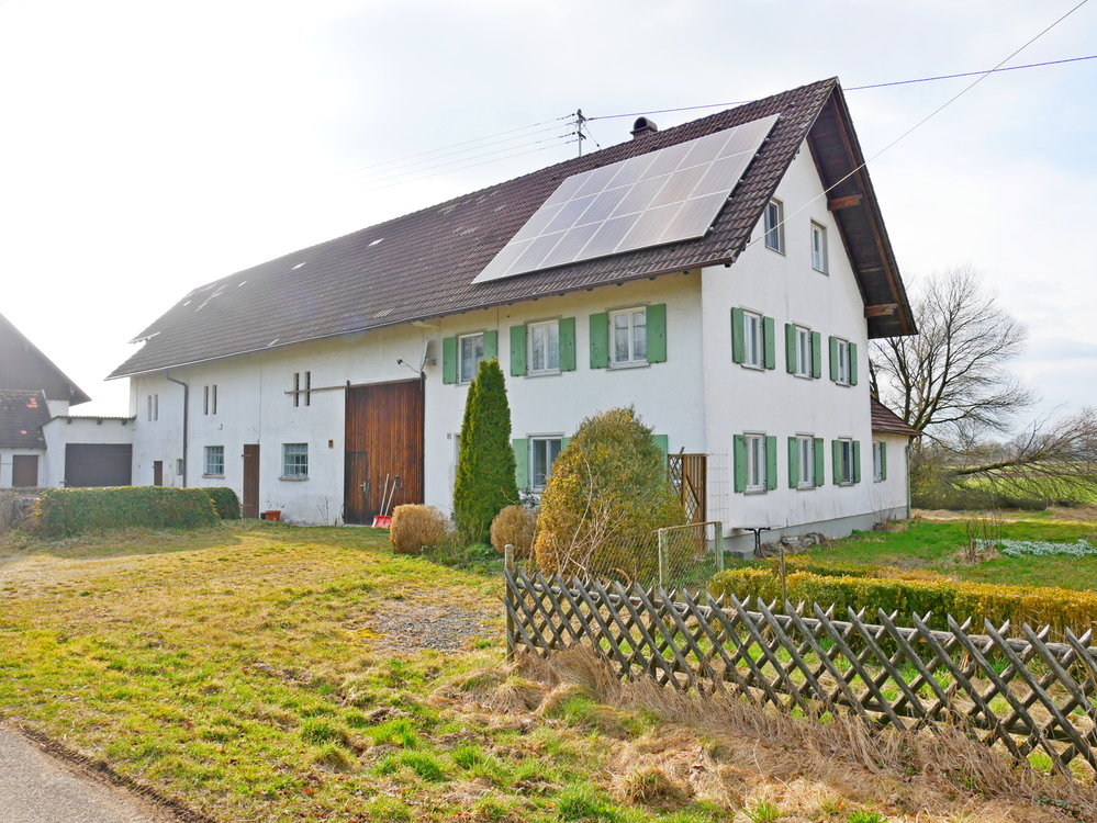 Bauernhaus mit 12.000 m² in Weilerrandlage zw. Mindelheim u. Memmingen im Allgäu - Erkheim