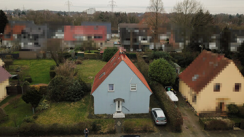 Titelbild - Sanierungsbedürftiges Zweifamilienhaus in ruhiger Lage von Bremen Farge