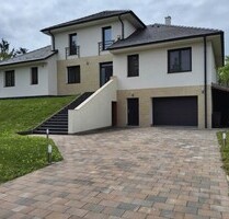 Einfamilienhaus zu verkaufen - 349.000,00 EUR Kaufpreis, ca.  215,00 m² Wohnfläche in Veszprémvarsány (PLZ: 8438)