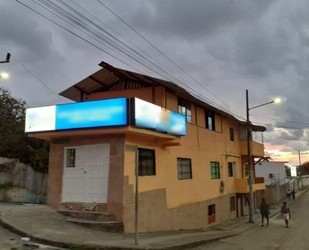 Geschäftshaus Ferienhaus Mietshaus Wohnhaus - Pedernales Ecuador