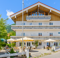 Frisch renoviertes HotelSeminarhaus mit großzügigem Biergarten in idyllischer Lage - Schleching