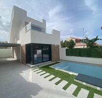Villa in Los Alcázares - 328.000,00 EUR Kaufpreis, ca.  125,00 m² in Los Alcázares (PLZ: )