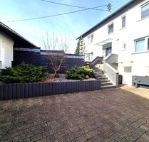 Wohnen für zwei Generationen: Poolbereich mit Außenbar & barrierefreiem EG - Katzweiler